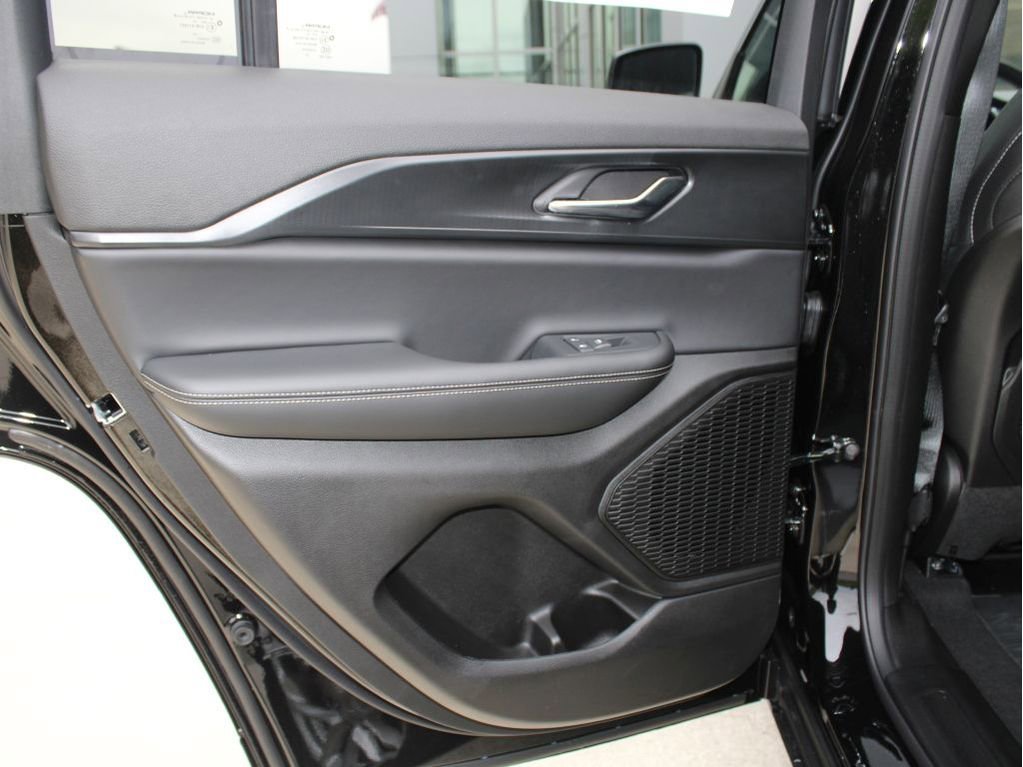 New 2025 Jeep Grand Cherokee Laredo X w/ Luxury Tech Group I image 30