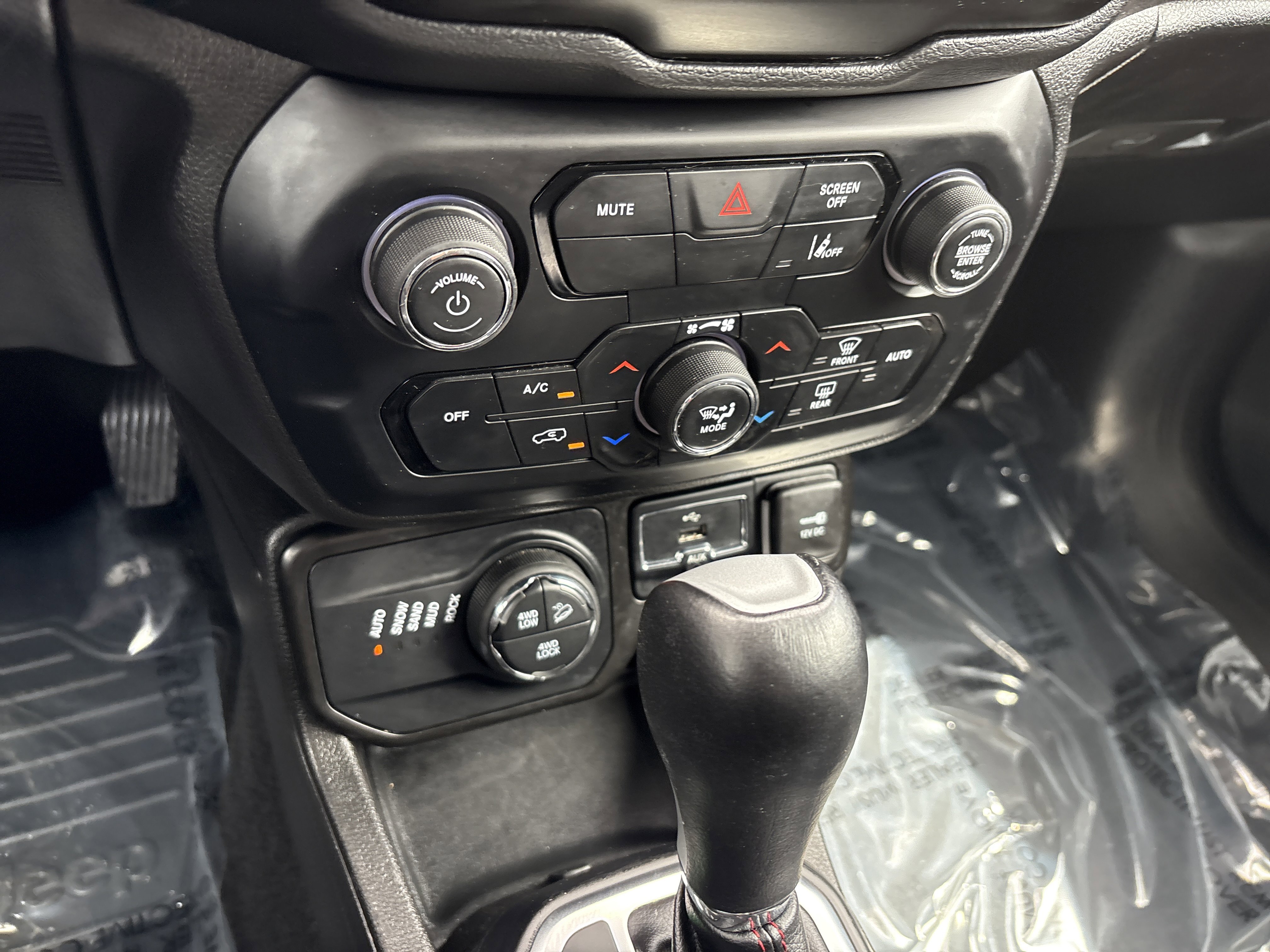 Certified 2023 Jeep Renegade Trailhawk AWD/4WD image 30