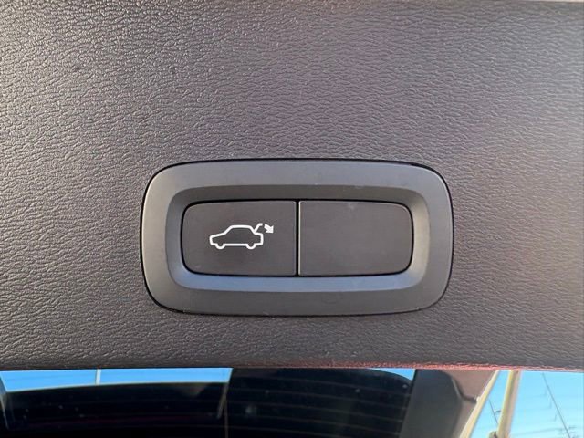 Used 2021 Volvo XC40 T4 Momentum w/ Protection Package Premier image 27