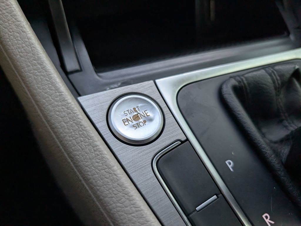 Used 2015 Volkswagen Golf TDI S image 21