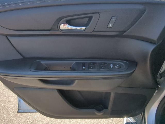 Used 2017 Chevrolet Traverse LT w/ Style and Technology Package FWD image 12