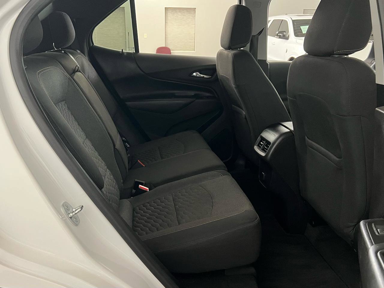 Used 2018 Chevrolet Equinox LT image 32