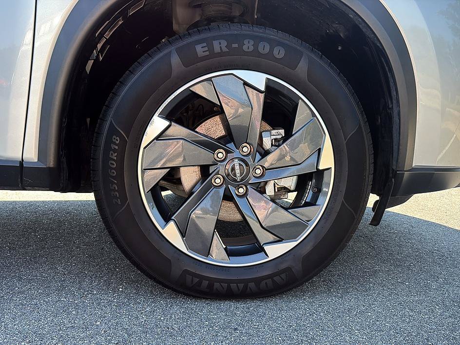 Certified 2025 Nissan Rogue SV AWD/4WD image 12