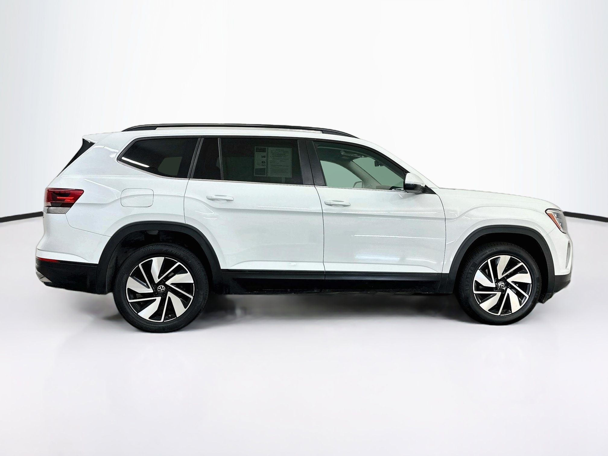 Used 2025 Volkswagen Atlas SE AWD/4WD image 10