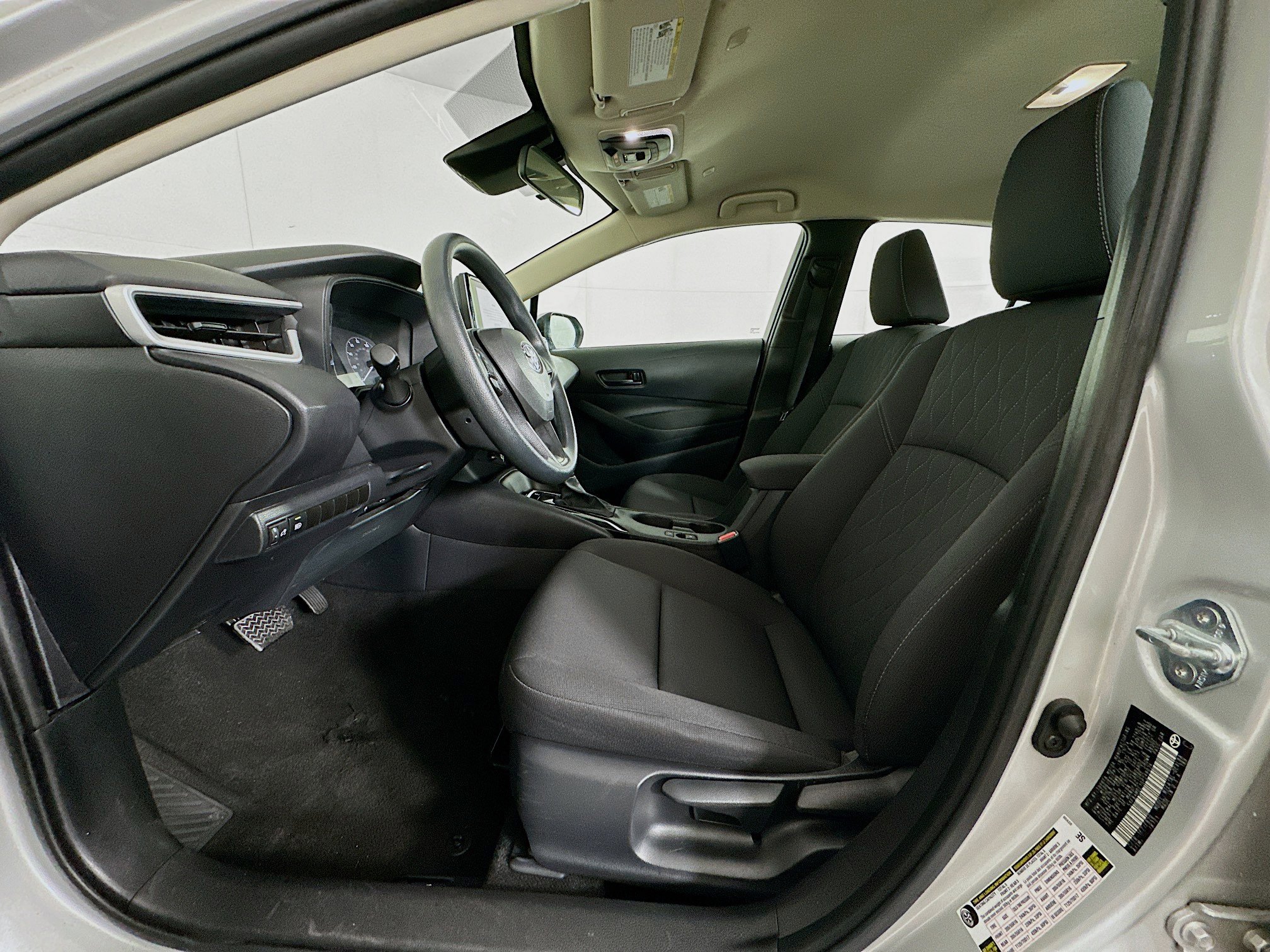 Used 2025 Toyota Corolla LE image 13