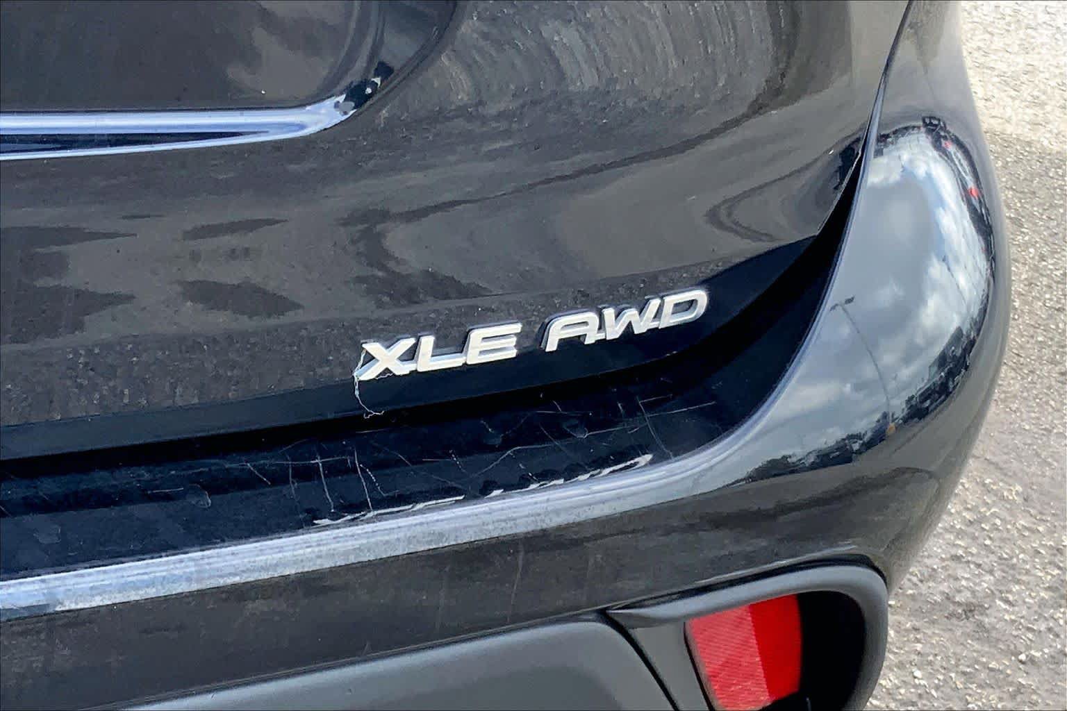 Used 2020 Toyota Highlander XLE AWD/4WD image 10