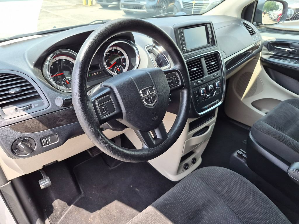 Used 2019 Dodge Grand Caravan SE FWD image 32
