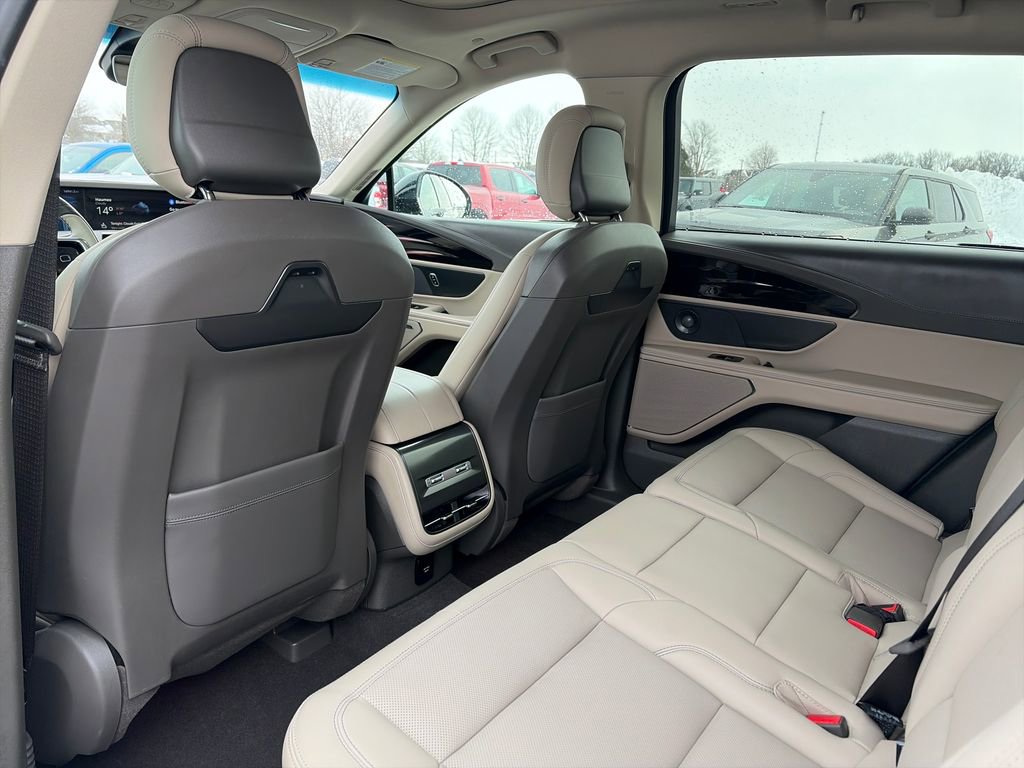 Used 2025 Lincoln Nautilus Premier w/ Equipment Group 102A image 28