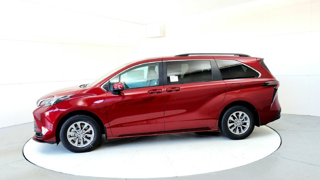New 2026 Toyota Sienna LE AWD/4WD image 3