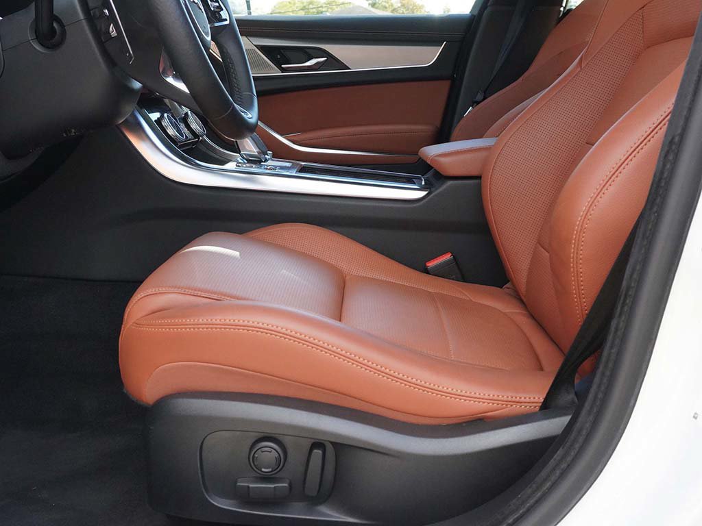 Used 2024 Jaguar XF R-Dynamic SE RWD image 29
