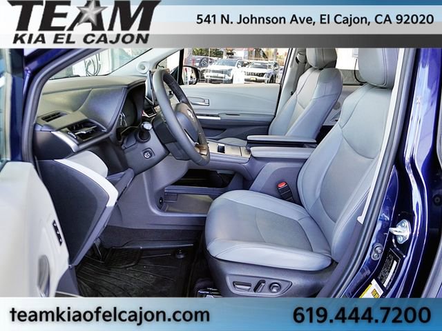 Used 2024 Toyota Sienna Limited image 15