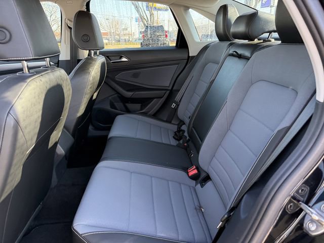 Used 2025 Volkswagen Jetta SE image 25