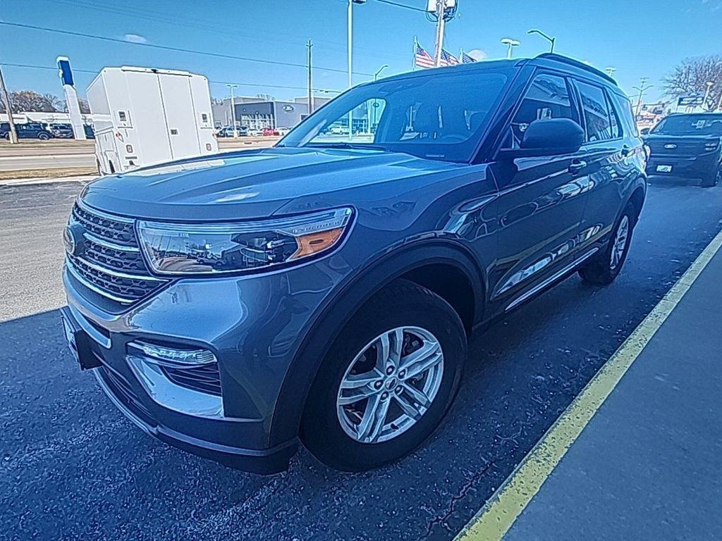 Certified 2023 Ford Explorer XLT w/ Equipment Group 202A image 3