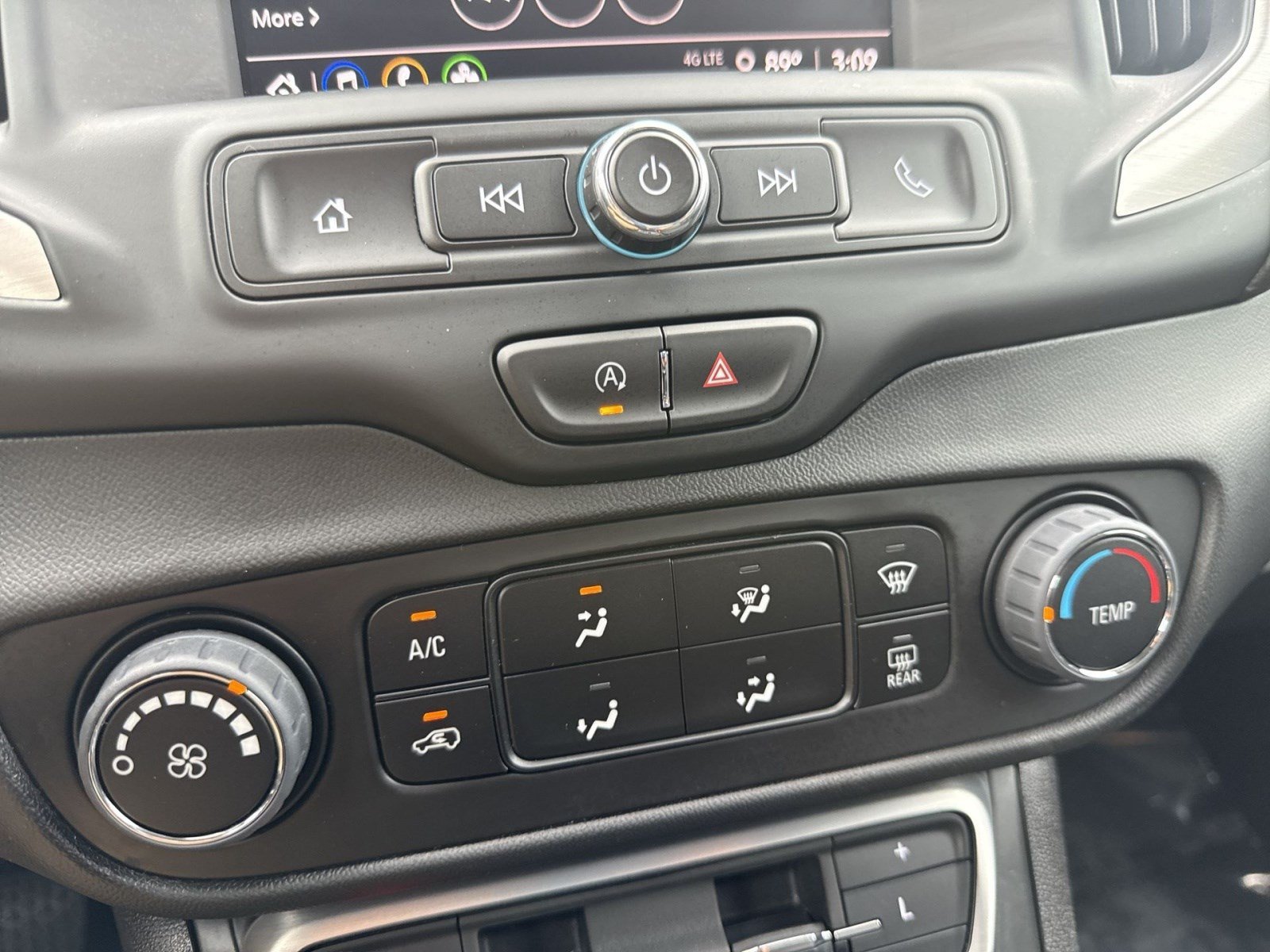 Used 2024 GMC Terrain SLE AWD/4WD image 19
