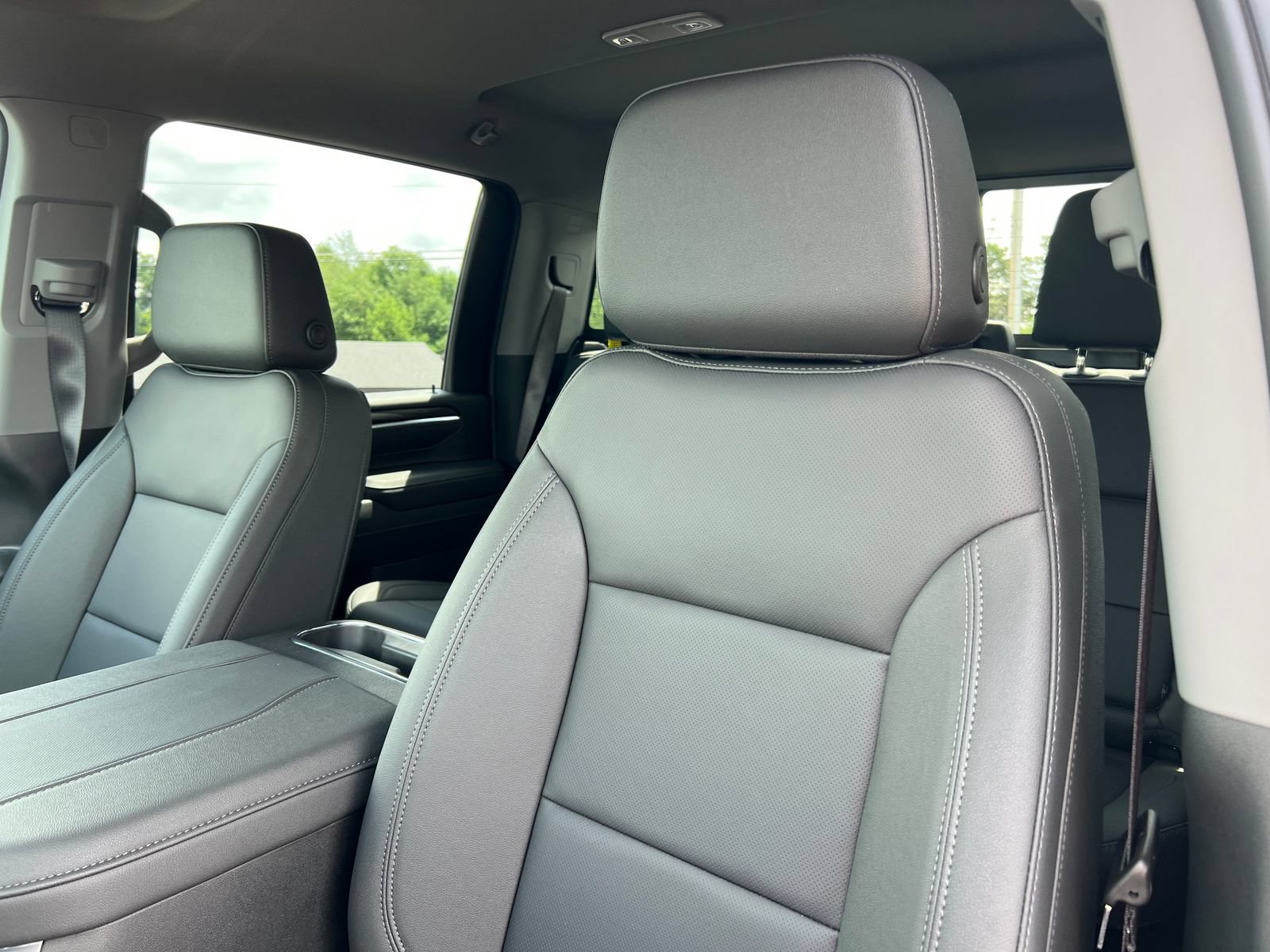 New 2026 GMC Sierra 2500 SLT w/ SLT Premium Package AWD/4WD image 13