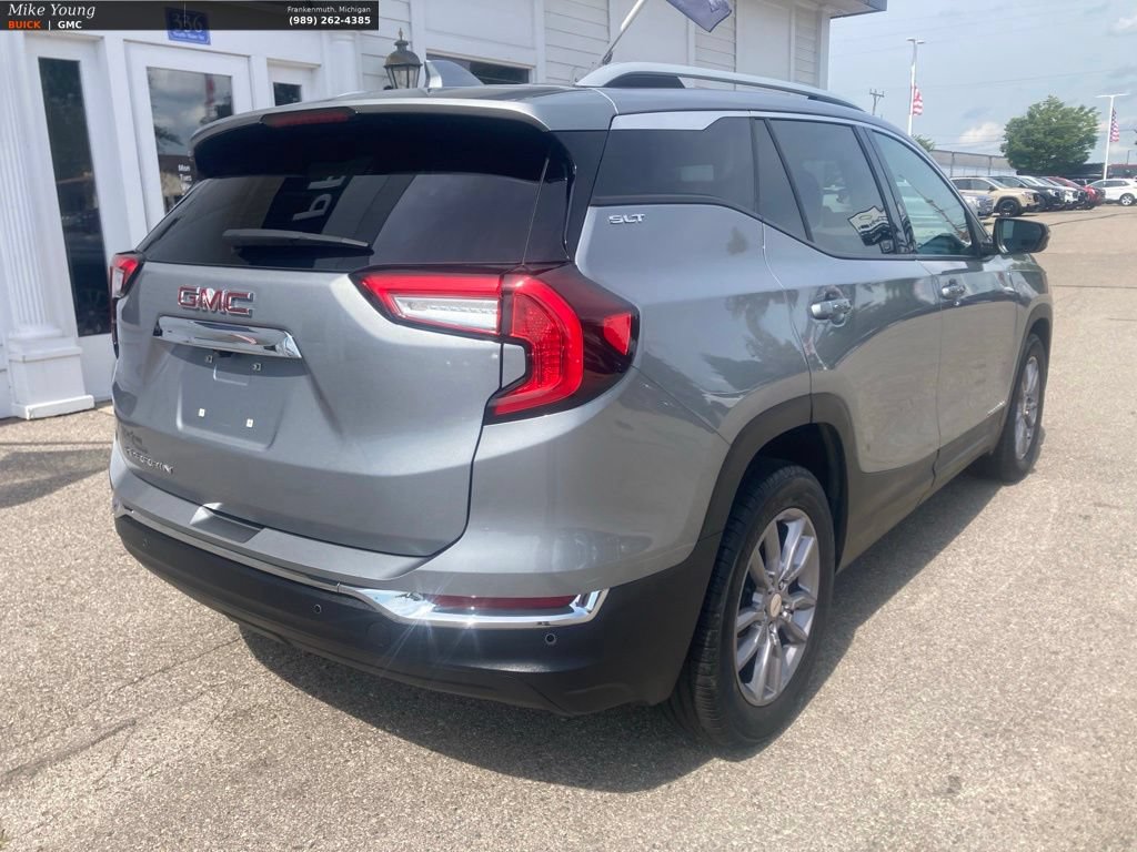 Used 2024 GMC Terrain SLT w/ Tech Package FWD image 5