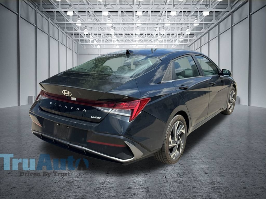 Used 2024 Hyundai Elantra Limited FWD image 8
