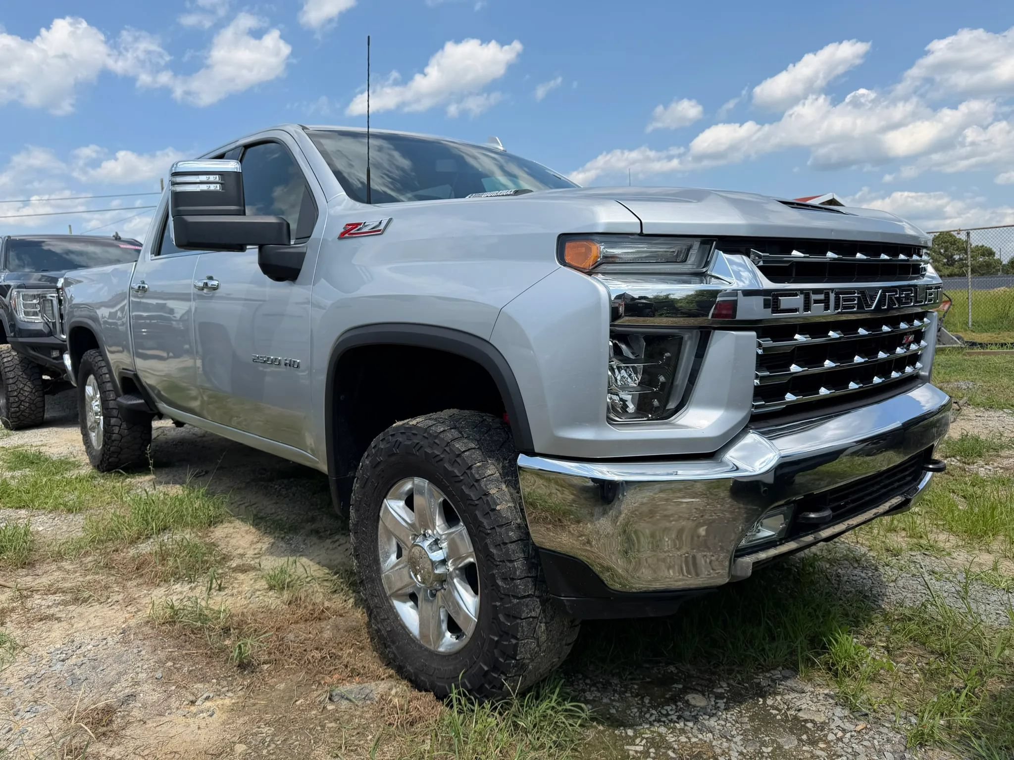 Used 2022 Chevrolet Silverado 2500 LTZ w/ LTZ Convenience Package AWD/4WD image 3