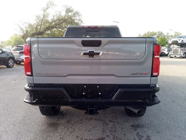 Used 2025 Chevrolet Silverado 2500 ZR2 w/ Technology Package image 6