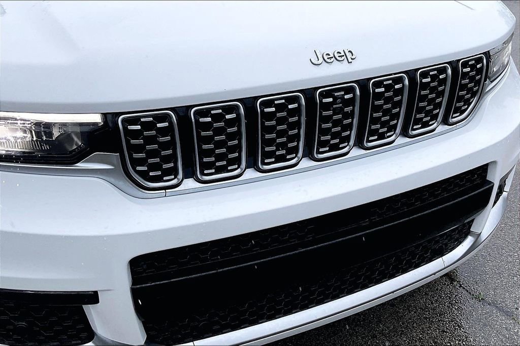 Used 2023 Jeep Grand Cherokee L Summit w/ Advanced Protech Group IV AWD/4WD image 31