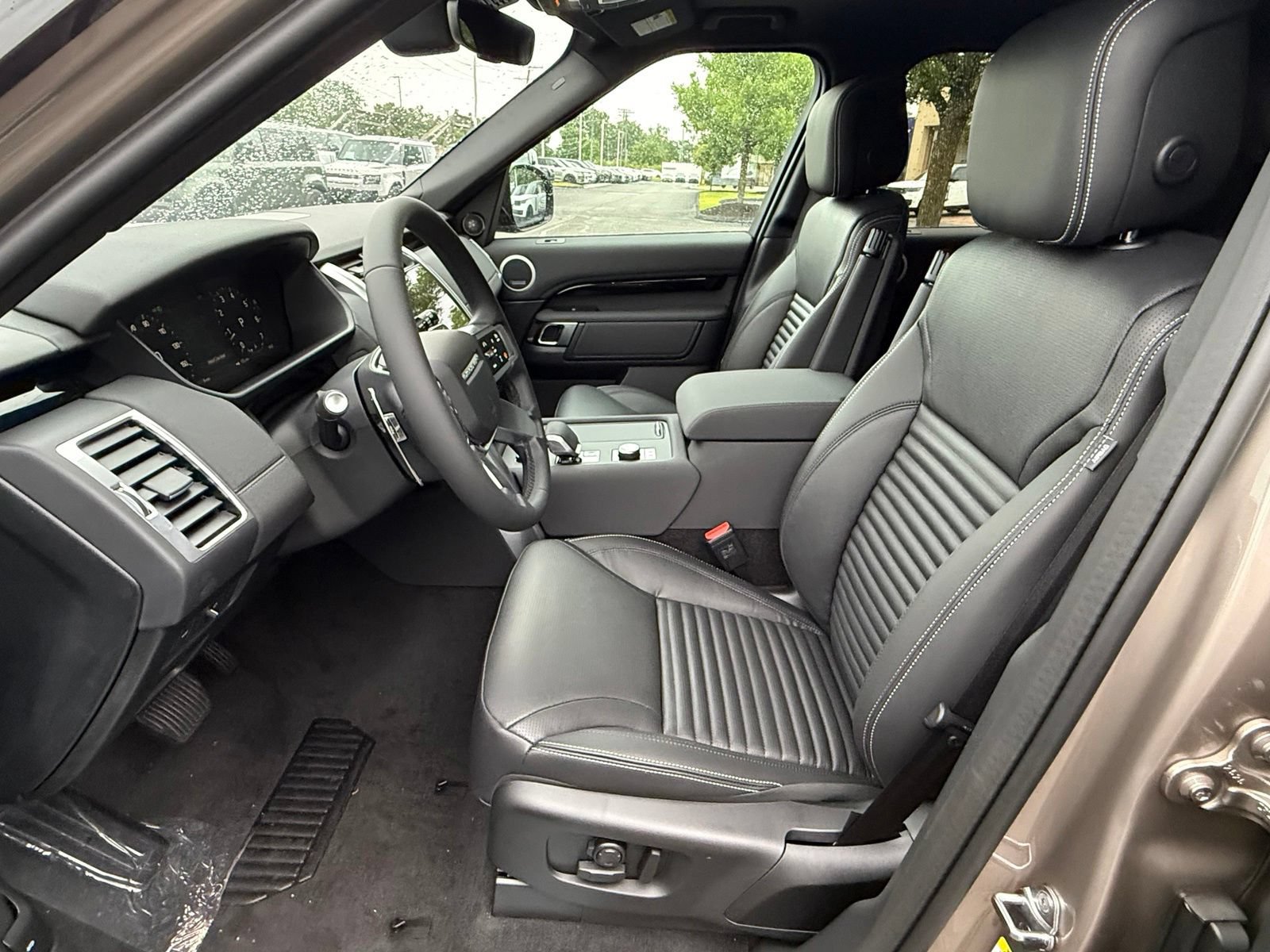 New 2026 Land Rover Discovery S AWD/4WD image 14