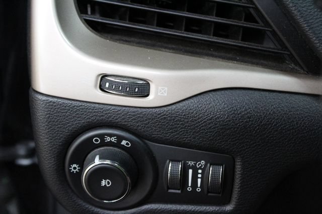 Used 2014 Jeep Cherokee Latitude FWD image 15