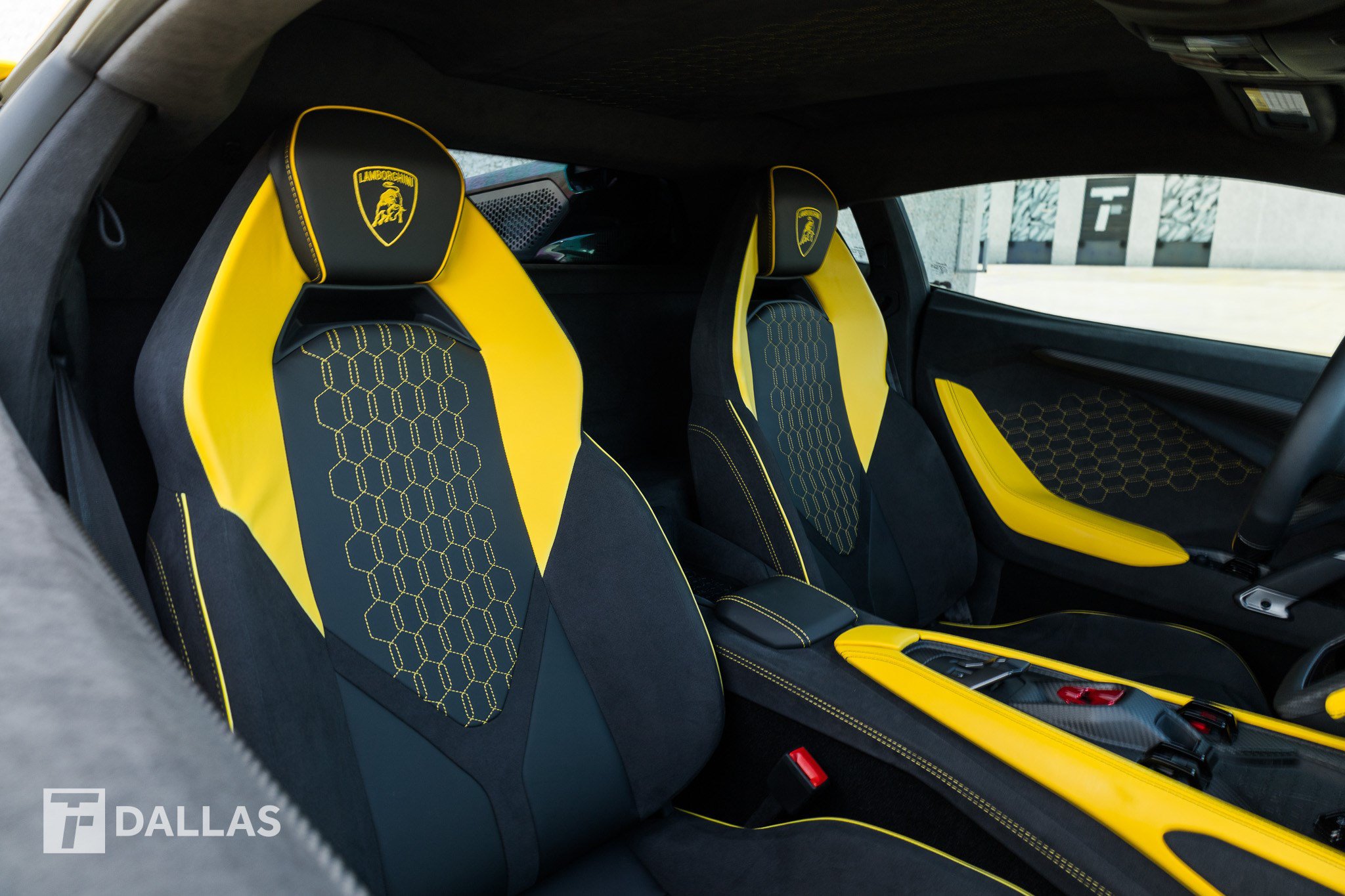 Used 2024 Lamborghini Revuelto AWD/4WD image 40