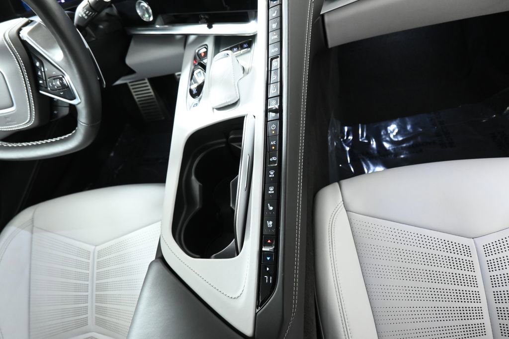 Used 2021 Chevrolet Corvette Stingray Premium Conv w/ Z51 Performance Package RWD image 26