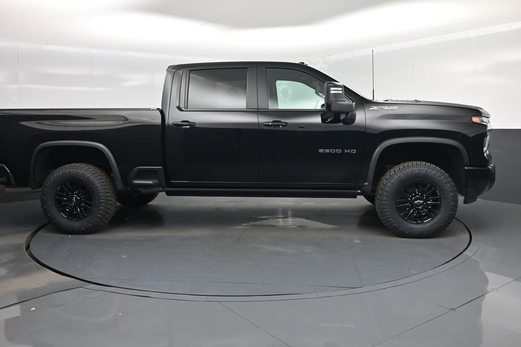 Used 2024 Chevrolet Silverado 2500 ZR2 w/ Technology Package image 2