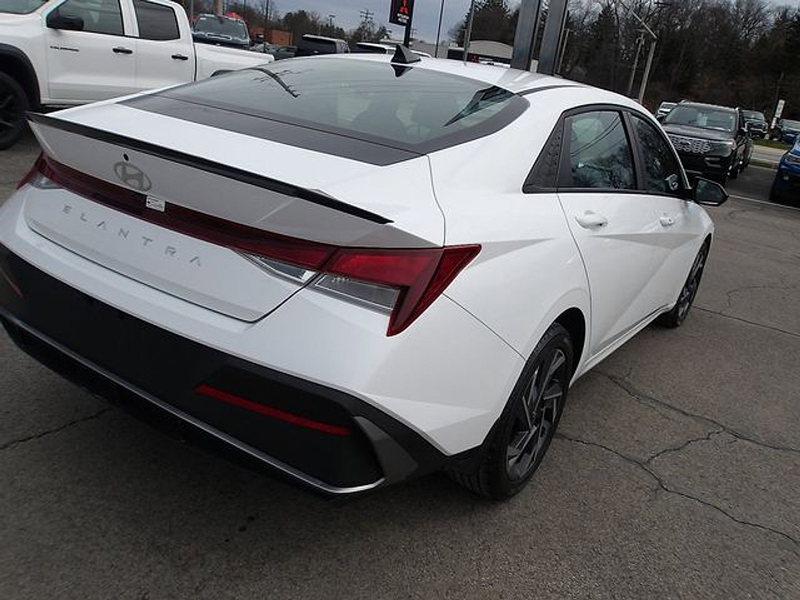Used 2025 Hyundai Elantra Sport FWD image 7