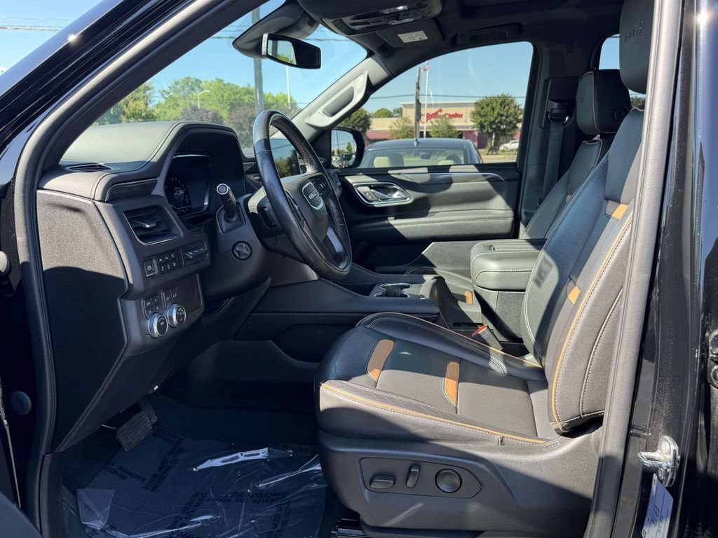 Used 2023 GMC Yukon XL AT4 w/ Technology Package AWD/4WD image 17