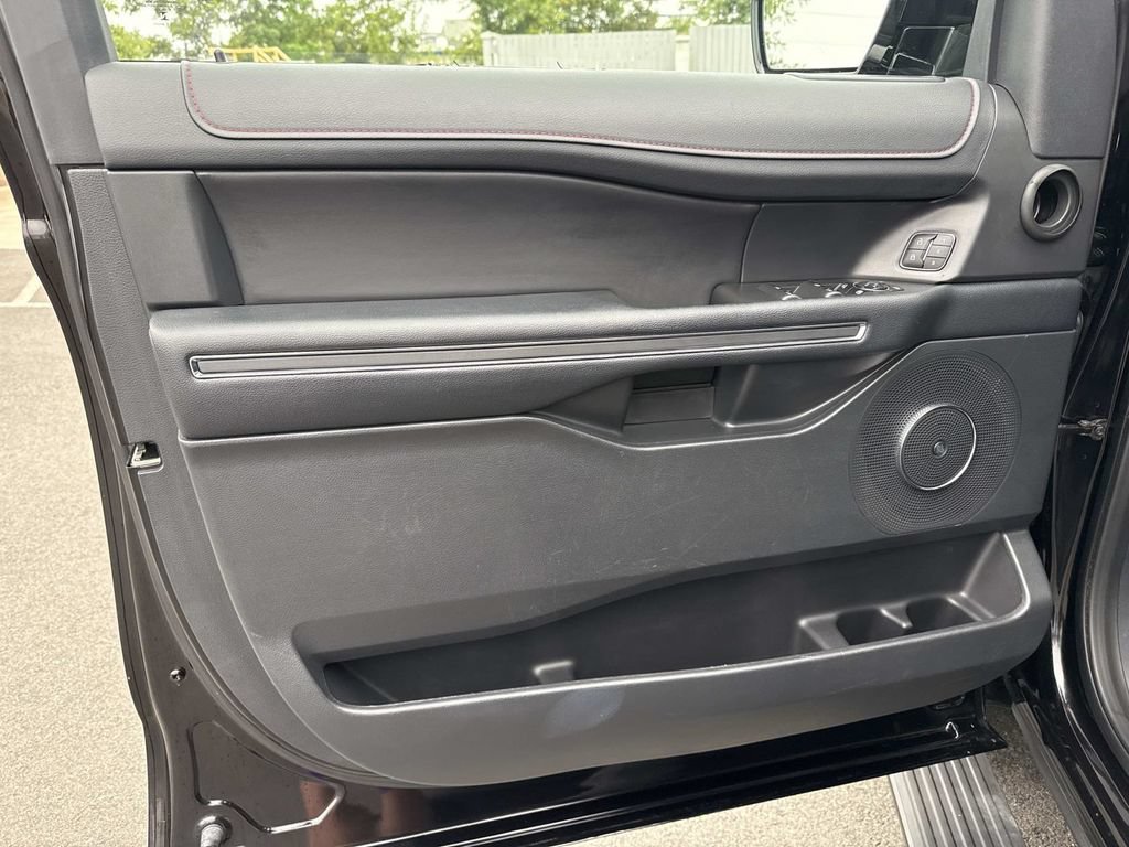 Used 2024 Ford Expedition Limited AWD/4WD image 9
