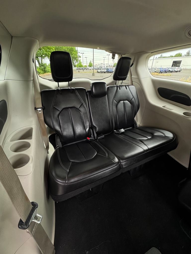 Used 2023 Chrysler Pacifica Touring-L FWD image 24