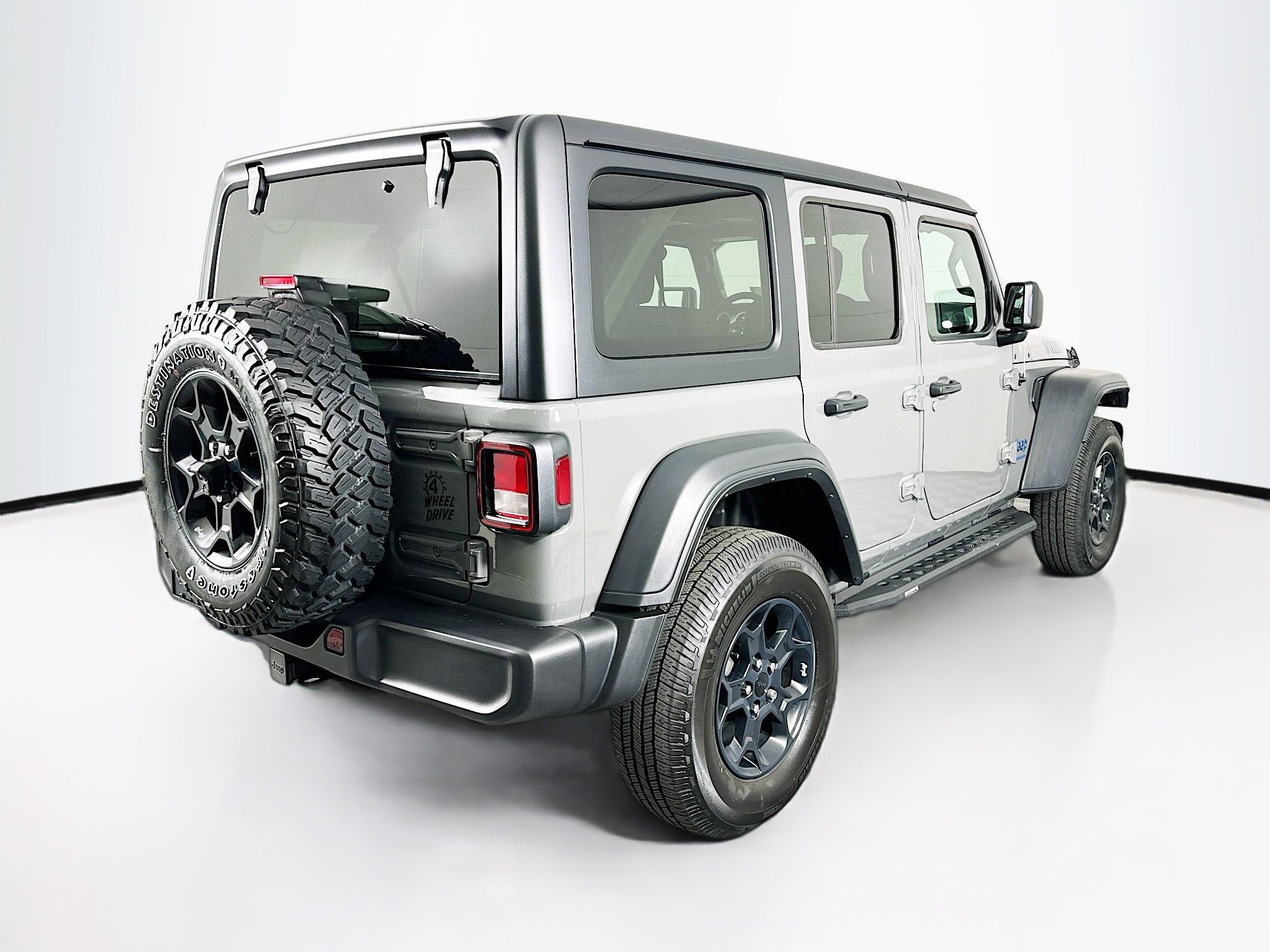Used 2023 Jeep Wrangler Unlimited w/ Cold Weather Group image 9