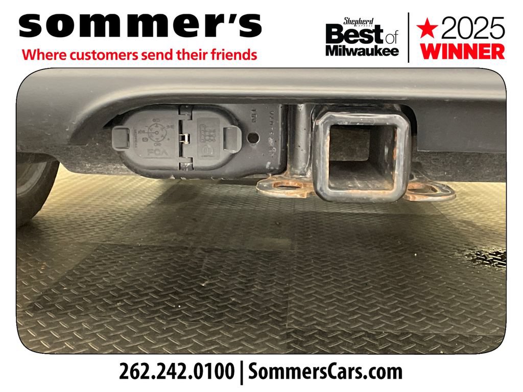 Used 2018 Chrysler Pacifica Limited w/ Tire & Wheel Group FWD image 34