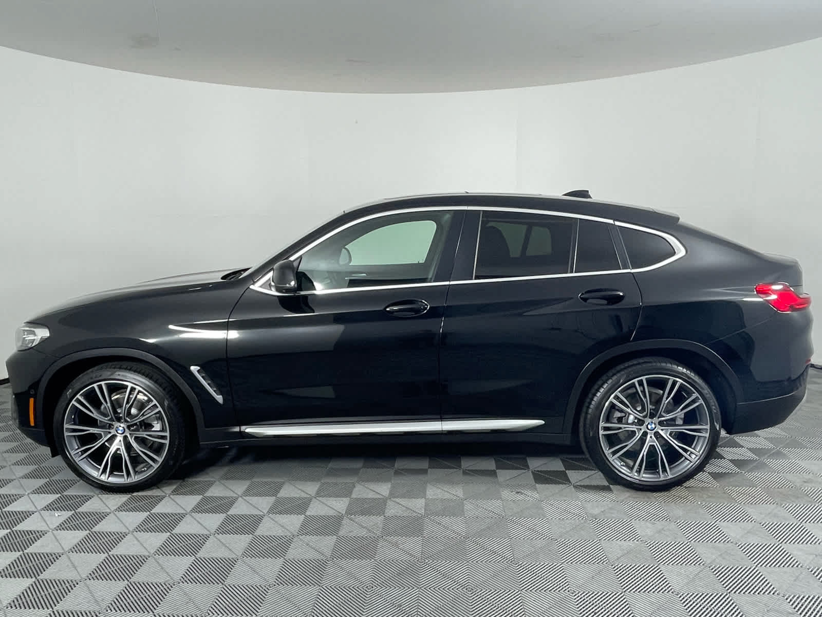 Used 2023 BMW X4 xDrive30i w/ Premium Package AWD/4WD image 6