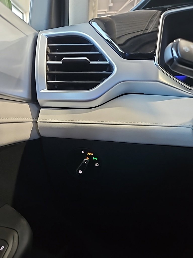 New 2026 Volkswagen Taos SE image 35