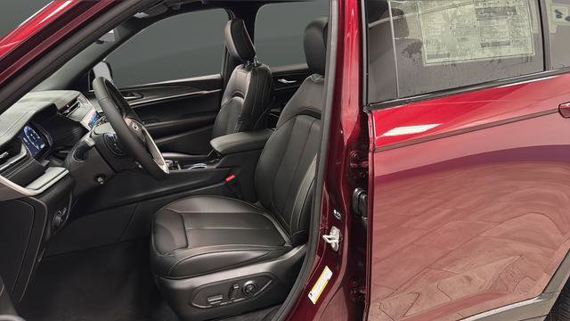 New 2026 Jeep Grand Cherokee Limited w/ Luxury Tech Group II image 9