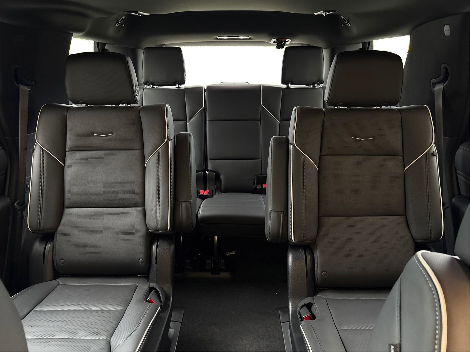 Used 2023 Cadillac Escalade Premium Luxury image 17