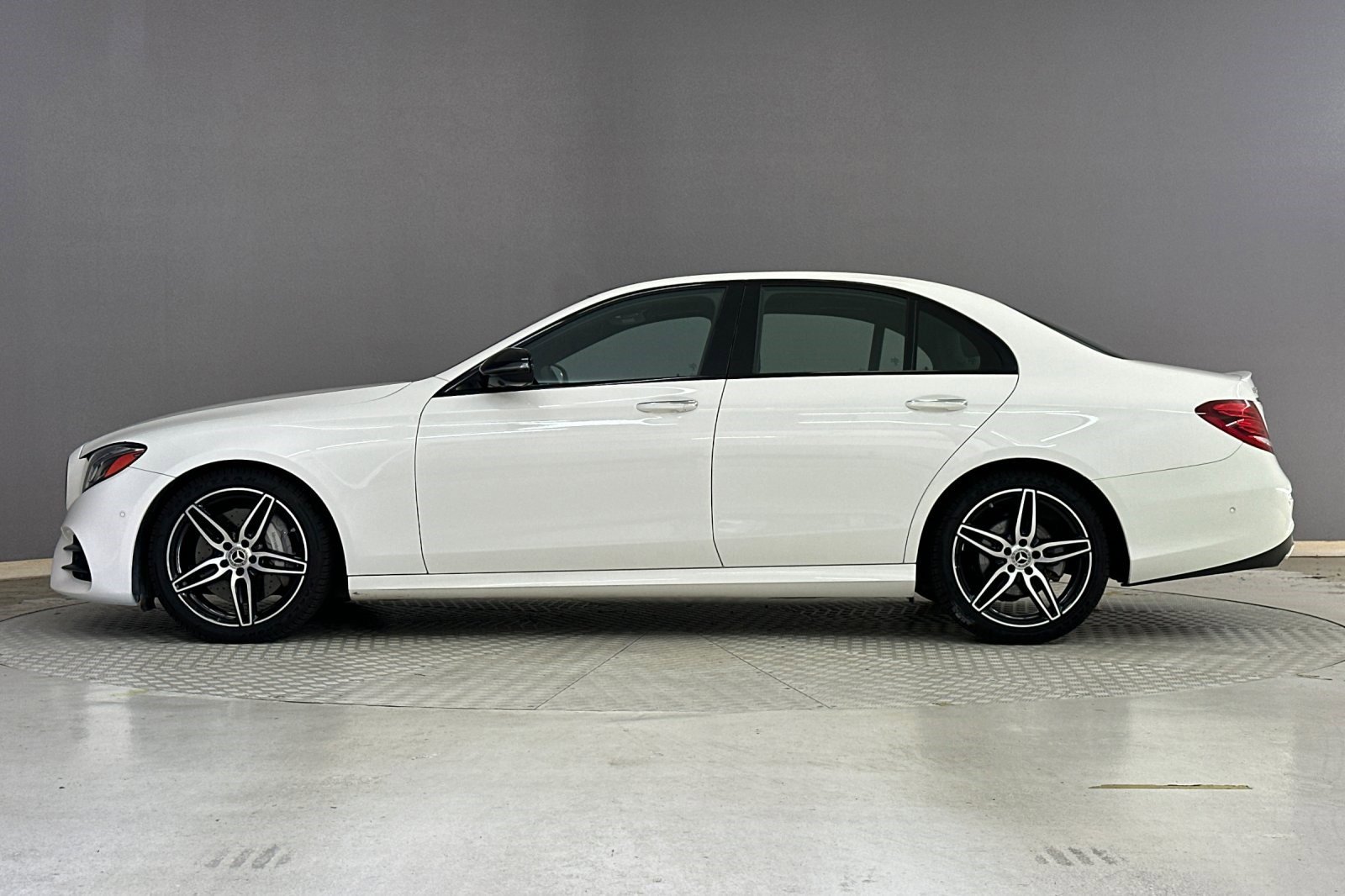 Used 2019 Mercedes-Benz E 300 image 2