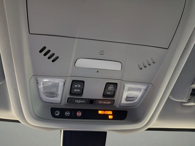 Used 2018 Chevrolet Equinox Premier FWD image 25