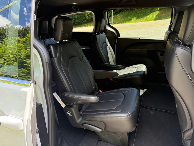 New 2026 Chrysler Pacifica Select image 24