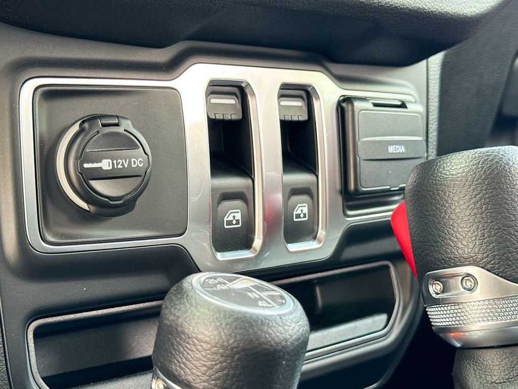 Used 2026 Jeep Wrangler Sport AWD/4WD image 14