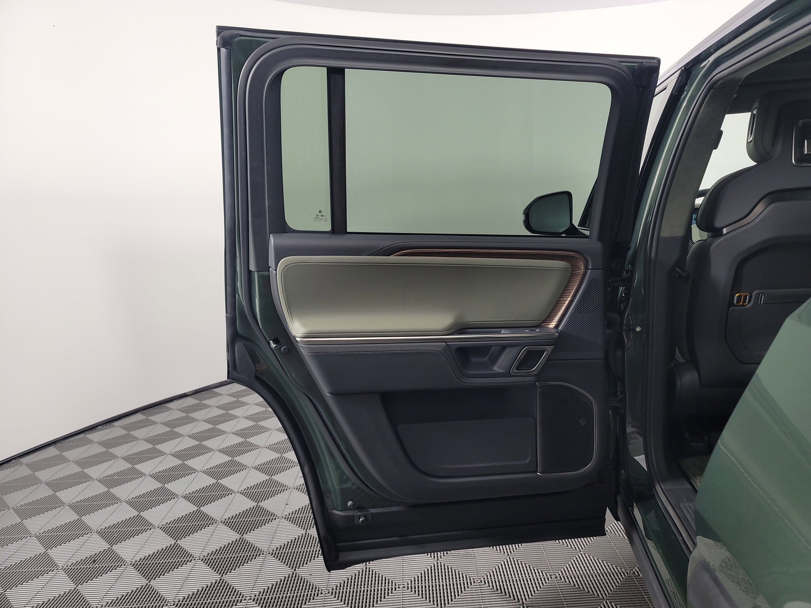 Used 2023 Rivian R1S Adventure AWD/4WD image 17