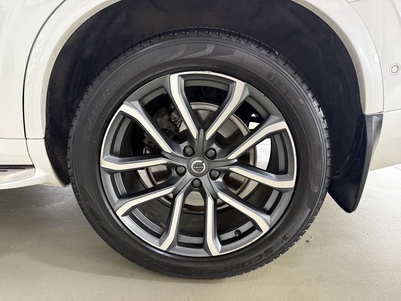 Used 2016 Volvo XC90 T6 Momentum w/ Momentum Plus Package image 32