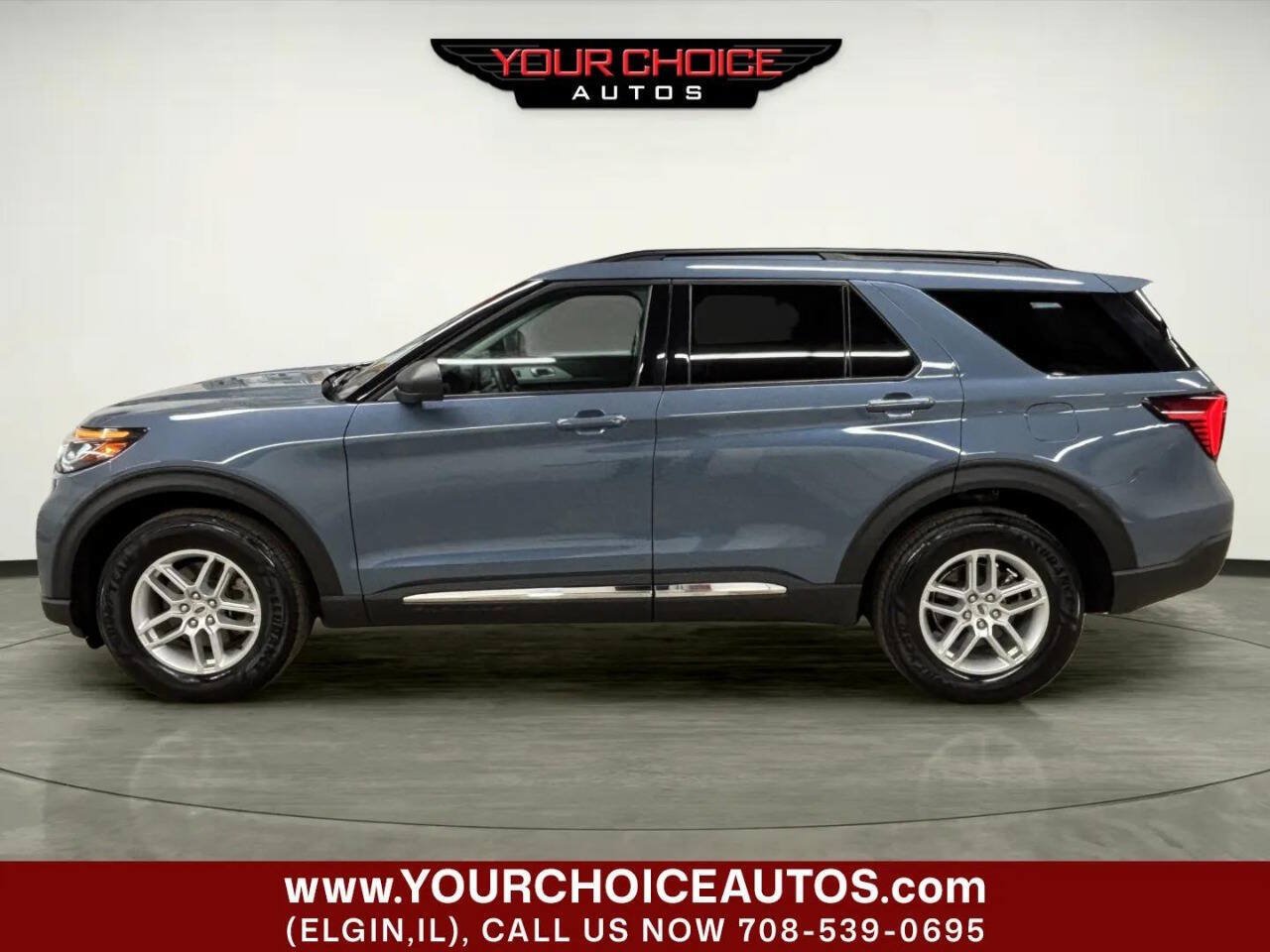 Used 2025 Ford Explorer Active AWD/4WD image 2