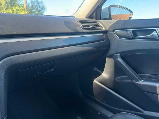 Used 2018 Volkswagen Passat 2.0T R-Line w/ R-Line Lighting Package image 26