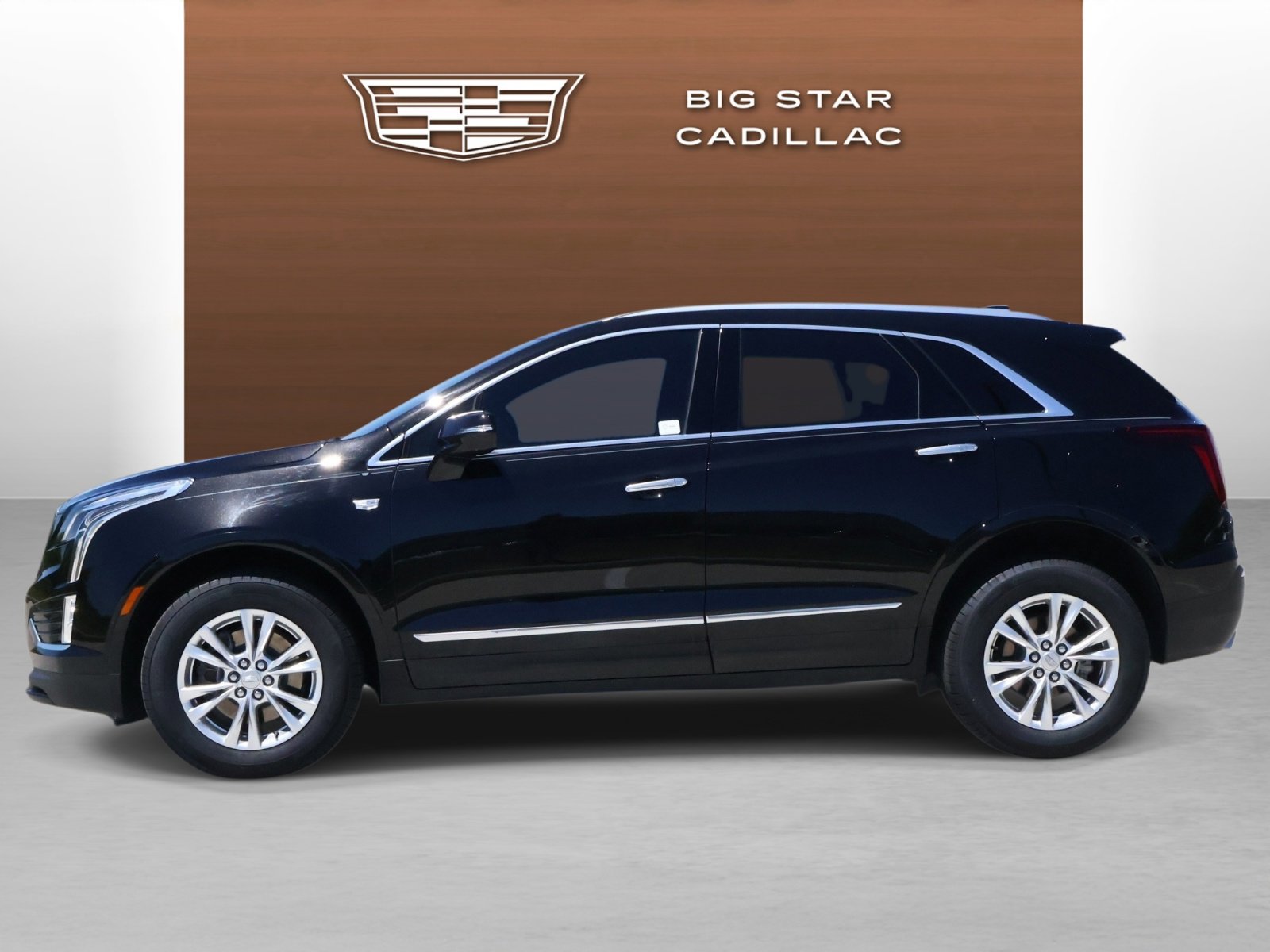 Certified 2025 Cadillac XT5 Luxury w/ LPO, Floor Liner Package FWD image 2
