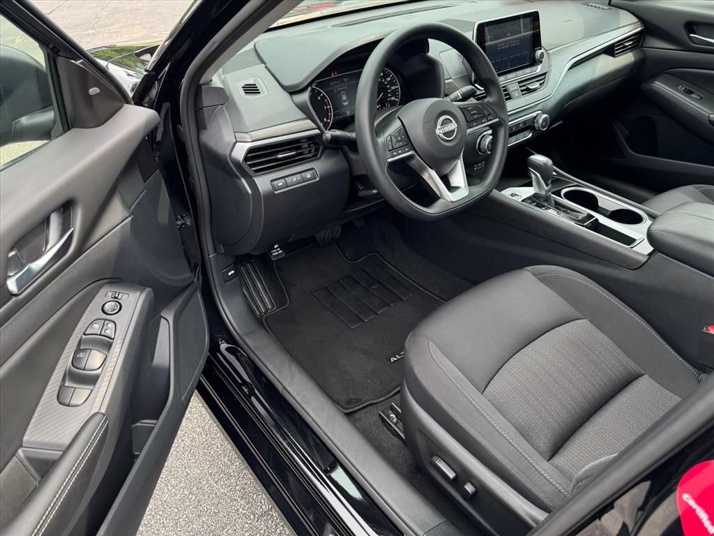 Certified 2024 Nissan Altima 2.5 SV FWD image 9