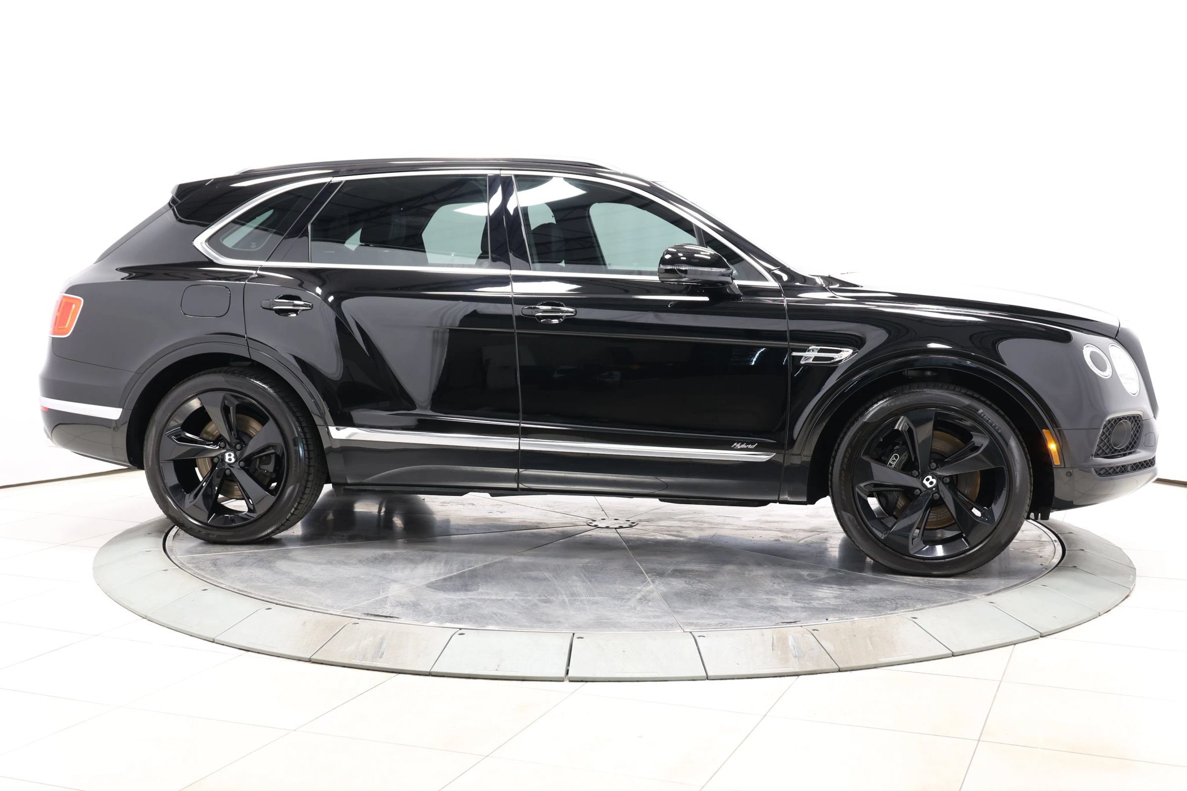 Used 2020 Bentley Bentayga Plug-In Hybrid AWD/4WD image 78